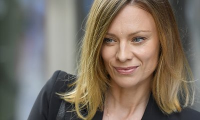 Magdalena Boczarska w sukni z OGROMNYM dekoltem na ściance. Chwila nieuwagi i byłaby wpadka!