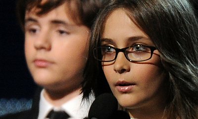 Córka Michaela Jacksona na ściance świętuje premierę filmu o Pameli Anderson. Podobna do ojca?