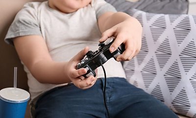"Wstydzę się swojej otyłości. Mam 15 lat i ważę ponad 100 kg"