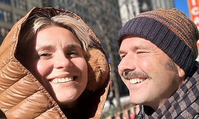 Kajra w czerwonej bieliźnie wije się na łóżku. "Czy jesteście na to gotowi"?