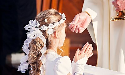 "Nie stać mnie na zorganizowanie córce takiej komunii, o jakiej marzy. Sama sukienka kosztuje tysiąc złotych"