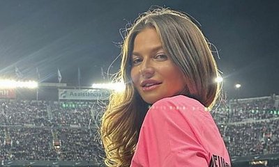 Anna Lewandowska kibicowała mężowi w krótkim topie. Fani: "Zmarznie pani"