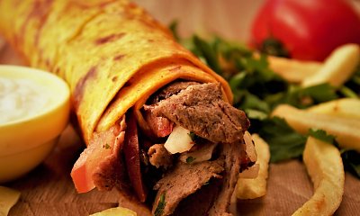 "Pod moim blokiem otworzono śmierdzący kebab! Ale prawdziwy koszmar zaczął się później! Nie mogę spać w nocy!"