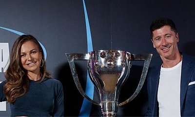 Anna Lewandowska odkryła brzuch na kolacji klubowej FC Barcelona. Wyglądała najlepiej ze wszystkich WAG's!