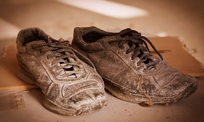 "Sąsiad jest strasznym brudasem. Wystawia buty na klatkę i trzepie koce na balkonie"