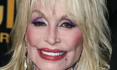 77-letnia Dolly Parton w kosmicznej kreacji z ogromnym dekoltem. Wow!
