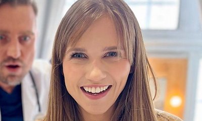 Agnieszka Kaczorowska pozuje w bikini z córką na rękach. Uda się jej odpocząć?