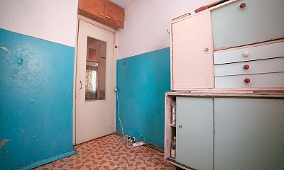 "Sąsiadka wystawiła meble z pluskwami i karaluchami przed blok. Teraz i ja mam u siebie te robale. Kto za to zapłaci?!"