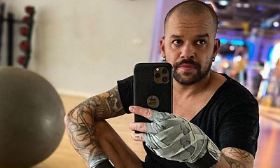 Michał Piróg śmiga po wybiegu w szpilkach. Niejedna kobieta nie przeszłaby z taką gracją