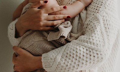 "Moje dziecko budzi się w nocy, a teściowa twierdzi, że ma się wypłakać. Jak tak można"?