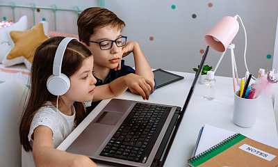 „Syn nie chce chodzić do szkoły. Wymyślił sobie naukę online”