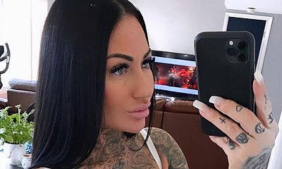 Dzięki swoim tatuażom, wyglądzie i... niebezpiecznej pasji jest jedną z najgorętszych kobiet Instagrama!