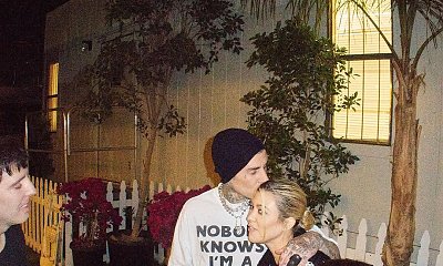 Kourtney Kardashian ogłosiła ciążę transparentem „Travis, jestem w ciąży” na koncercie Blink-182
