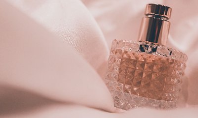 Szeroki świat damskich perfum. Czy wiesz, na co zwrócić uwagę przy ich zakupie?