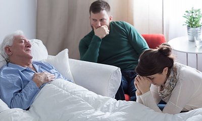 "Ojciec na łożu śmierci wyznał mi, jak NAPRAWDĘ zmarła moja mama. Szok!"