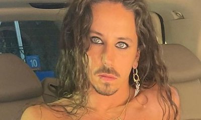 Michał Szpak w stroju Barbie siedzi na dmuchanej piłce. Internauci zachwyceni!