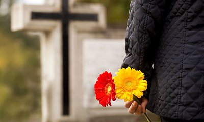 "Gdy zobaczyłam, kto przynosi kwiaty na opuszczone groby, łzy stanęły mi w oczach"