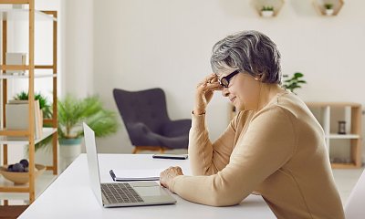 "Zakochałam się przez Internet. Kiedy straciłam pieniądze, dotarło do mnie, że padłam ofiarą oszusta"