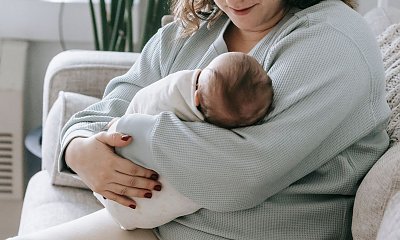 "Mieszkam z noworodkiem a sąsiedzi walą w rury, żeby córka była ciszej! Co za ludzie"