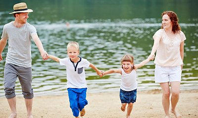 "Długi weekend spędziłam na plaży. Tata plażowicz kazał dziecku załatwić się w morzu! Co to za wychowanie?"