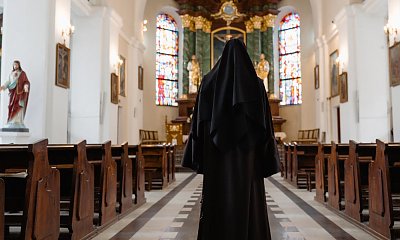 Ujawniono zarobki polskich zakonnic! Zarabiają tysiące na etacie, ale na zakupy muszą prosić przełożoną