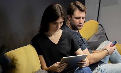 "Chłopak ciągle podejrzewa mnie o zdradę. Ja już mam dość i zaraz oszaleję. Ile można tego słuchać?"