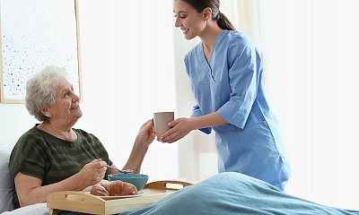 "Oddałam mamę do hospicjum i w końcu odżyłam. Już miałam dość tej wegetacji"