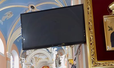 Izabela Macudzińska w stylizacji na chrzest. Przebiła stylówkę mamy dziecka?