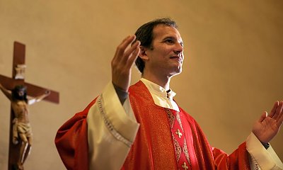 "Syn chce zostać księdzem. To absurd! Kto w tych czasach wierzy w Boga?"