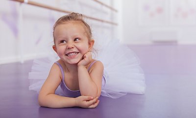 "Zapisałam córkę na trzy języki, taniec i basen, a siostra się ze mnie śmieje, bo jej nie stać"