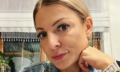 Magda Narożna wygina się w obcisłym, welurowym kombinezonie. Nie za gorąco?