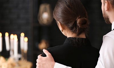 "Właśnie zmarła mi babcia. Mój chłopak domaga się połowy spadku!"