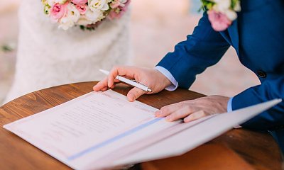"Wnuczka przyniosła wstyd rodzinie. Wzięła tylko ślub cywilny"