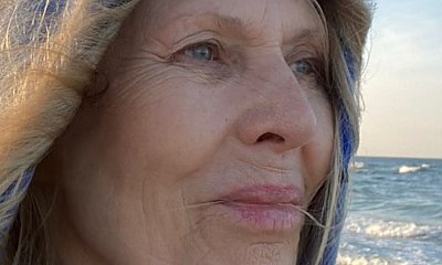 Grażyna Szapołowska wdzięczy się w stroju kąpielowym na plaży. Fani nie dowierzają: "Zawsze zazdrościłyśmy ci figury"