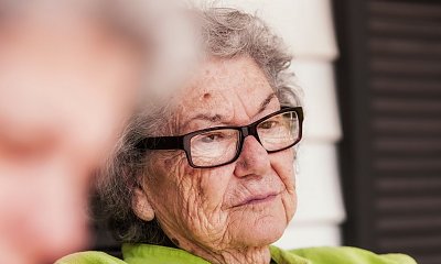 "Marysia sprzedała mieszkanie, żeby pomóc córce z budową domu. Teraz pomieszkuje u obcych ludzi"