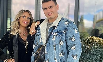 Zakochany Conan Kaźmierski pląsa w rytm muzyki z partnerką. Piękna z nich para?