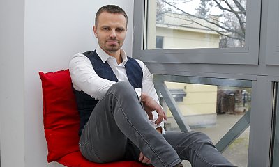 Rozpromieniony Marcin Hakiel z nową dziewczyną na ściance. Czułości niczym z sypialni!