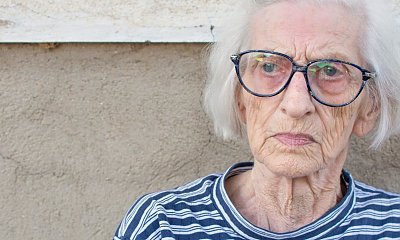 "Siostra potajemnie zamknęła naszą mamę w domu starców. Jestem zdruzgotana"