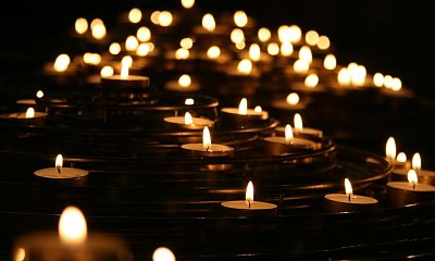 "Na wiązanki i znicze wydałam setki złotych. A moja siostra nic nie kupiła i chce iść na doczepkę"