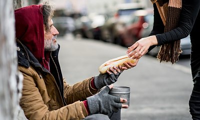 "Dałam bezdomnemu kanapkę, której nie zdążyłam zjeść na uczelni. To, co z nią zrobił, odebrało mi mowę"