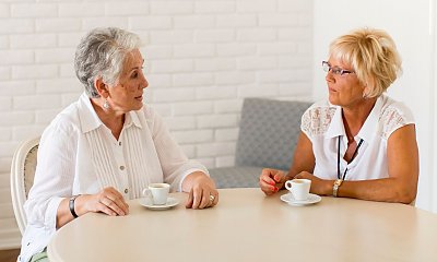"Sąsiadka śmieje się, że chodzę do kosmetyczki. Mówi, że dla mnie już za późno"