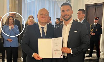 Jest najprzystojniejszym kolegą w nowej pracy. Co on takiego w sobie ma, że tak działa na kobiety?