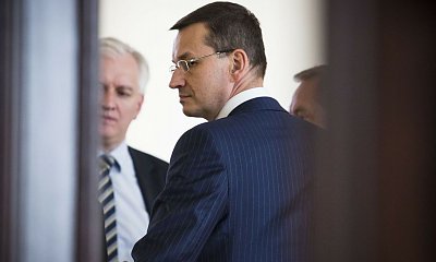 Ze swą pracą zwlekał, więc riposty dwukrotnie się doczekał. Internauci świętują memami!