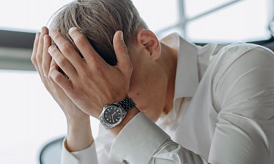 "Moja dziewczyna nie zamyka drzwi, kiedy korzysta z toalety. Bardzo mnie to oburza"