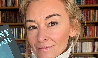 Martyna Wojciechowska na zdjęciu tuż po przebudzeniu. Leży w łóżku z pewnym kawalerem