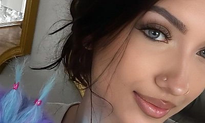 Viki Gabor pręży się w windzie w futrzanym stroju. Internauci mają mieszane uczucia