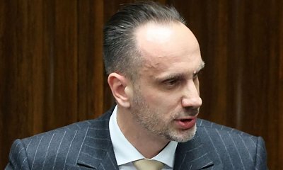 Janusz położył się Rejtanem, aby bronić Zbyszka. "Mnie pozwijcie"