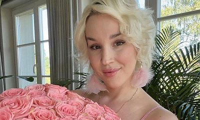 Lil Masti krytykowana za sposób noszenia córki. Ktoś pisze: "Nie ufam temu"