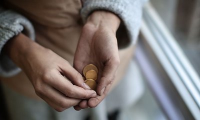 "Jestem biedna i żyję bardzo skromnie. U bogaczy denerwuje mnie jedno"