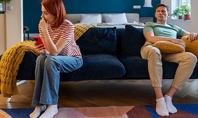 "Teściowa dzwoni do mojego męża co chwilę. Domaga się, aby był u niej codziennie"